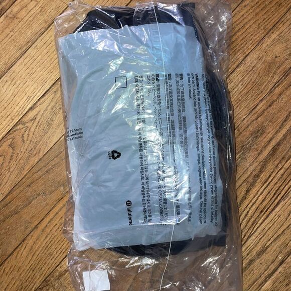 LULULEMON WUNDER Puff SUPER CROPPED vest BLACK SIZE 4 perfect cute NWT